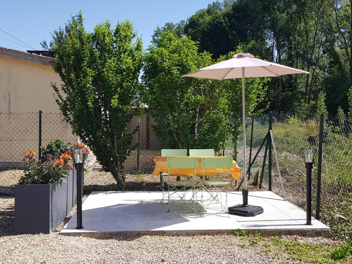 Agreable Petite Maison Proche Joigny Chamvres 外观 照片